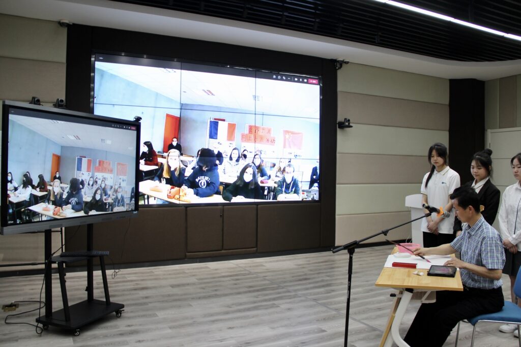 Les relations franco-chinoises entretenues par des visio-conférences