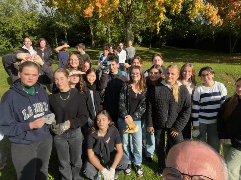 Semaine du développement durable : clean walk des 1e F